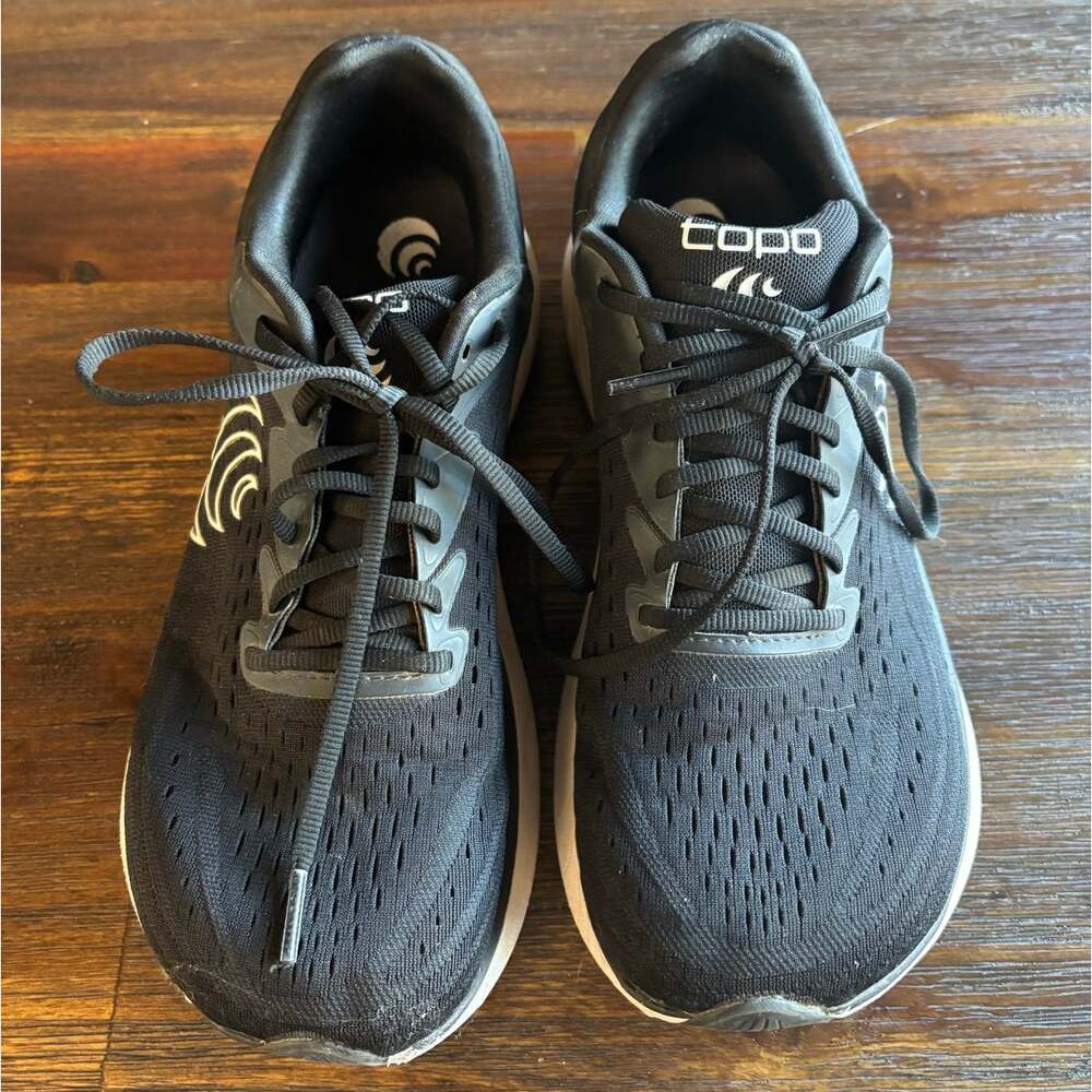 TOPO | Athletic Atmos Road-Running Shoes Black White Women's Size 9.5